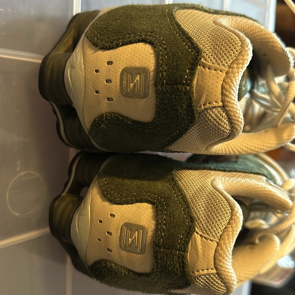 NIKE SHOX GENTLY USED! Size 8.5M.  Colors olive green. - Picture 8 of 8